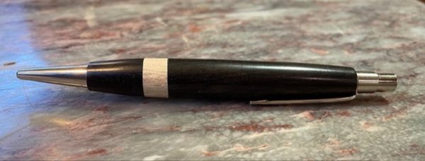 Klick Kugelschreiber aus Ebenholz und Ring aus Hainbuche